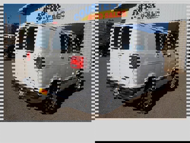 Used 2002 Dodge B1500 image 9