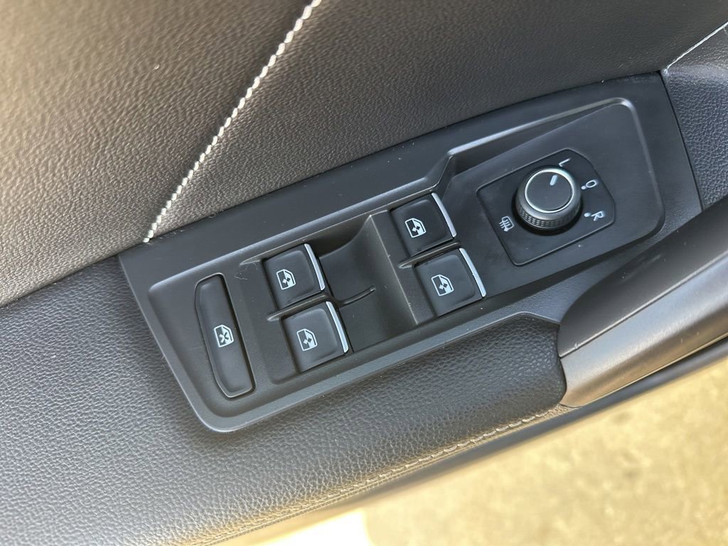 Used 2022 Volkswagen Tiguan SE image 17