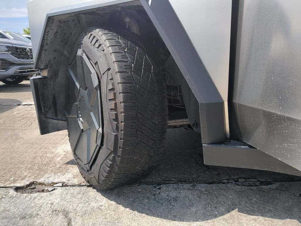 Used 2024 Tesla Cybertruck Cyberbeast AWD/4WD image 32