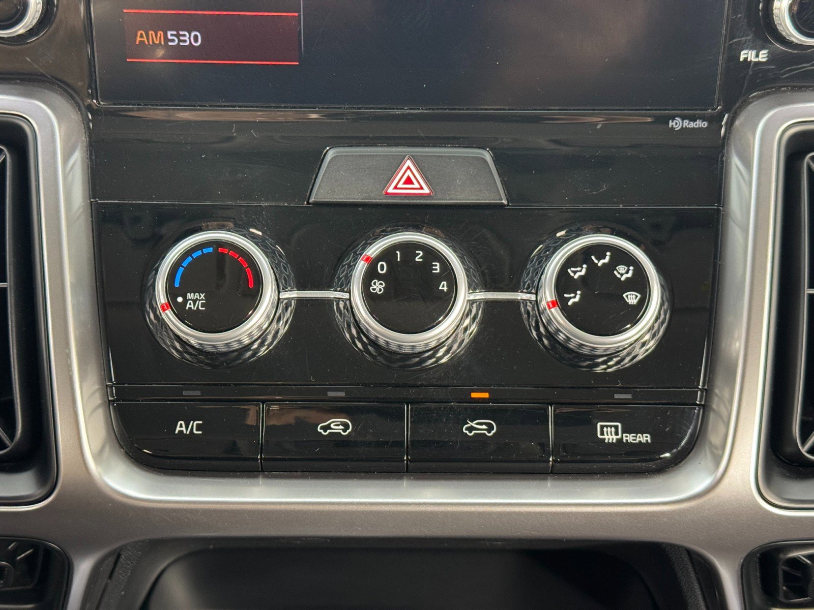 Used 2022 Kia Sorento LX FWD image 26