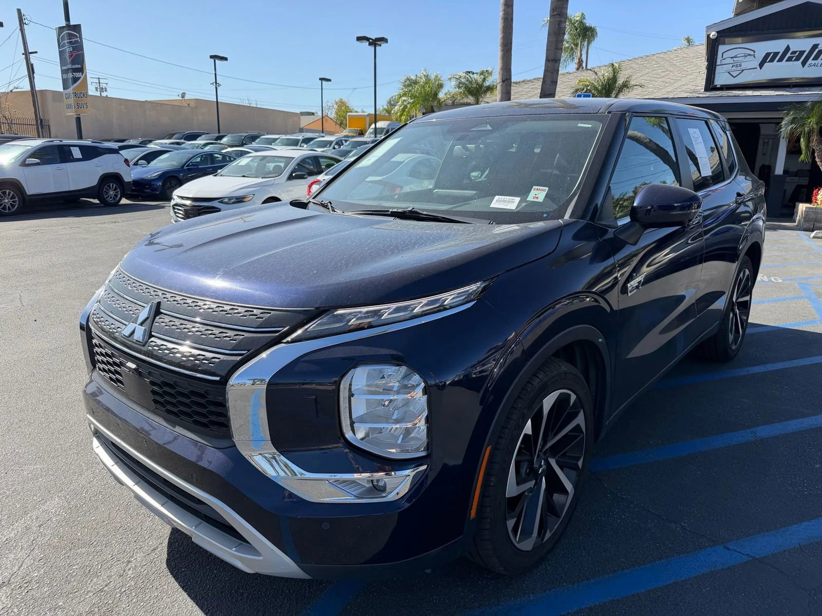 Used 2023 Mitsubishi Outlander SE image 3