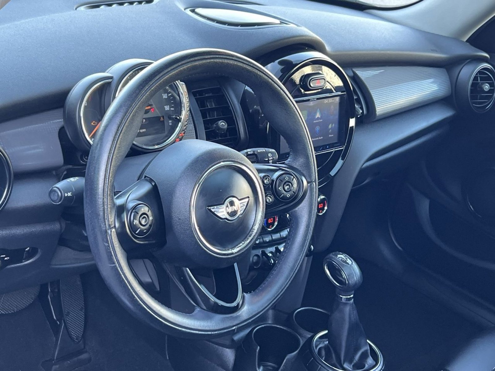 Used 2015 MINI Cooper 4-Door Hardtop image 13