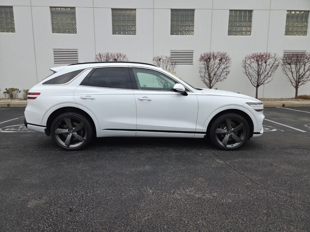 Used 2025 Genesis GV70 3.5T Sport w/ Sport Advanced Package image 9