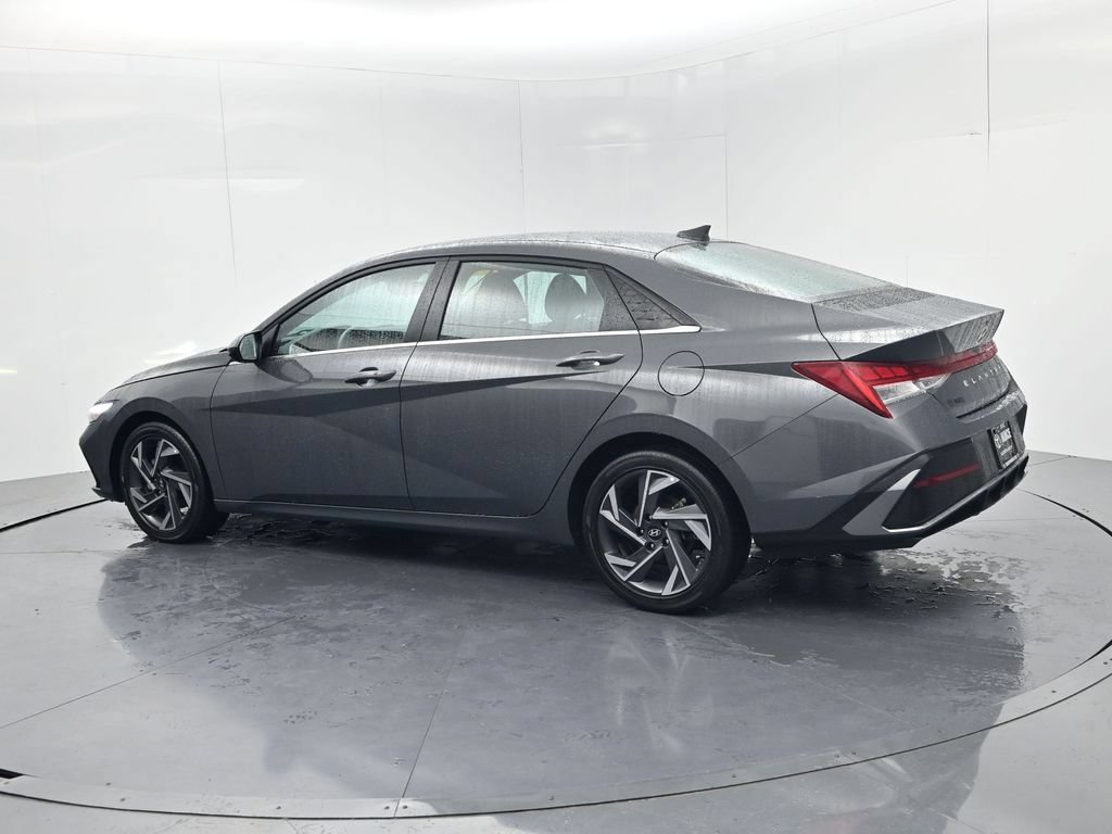 Used 2025 Hyundai Elantra SEL FWD image 5