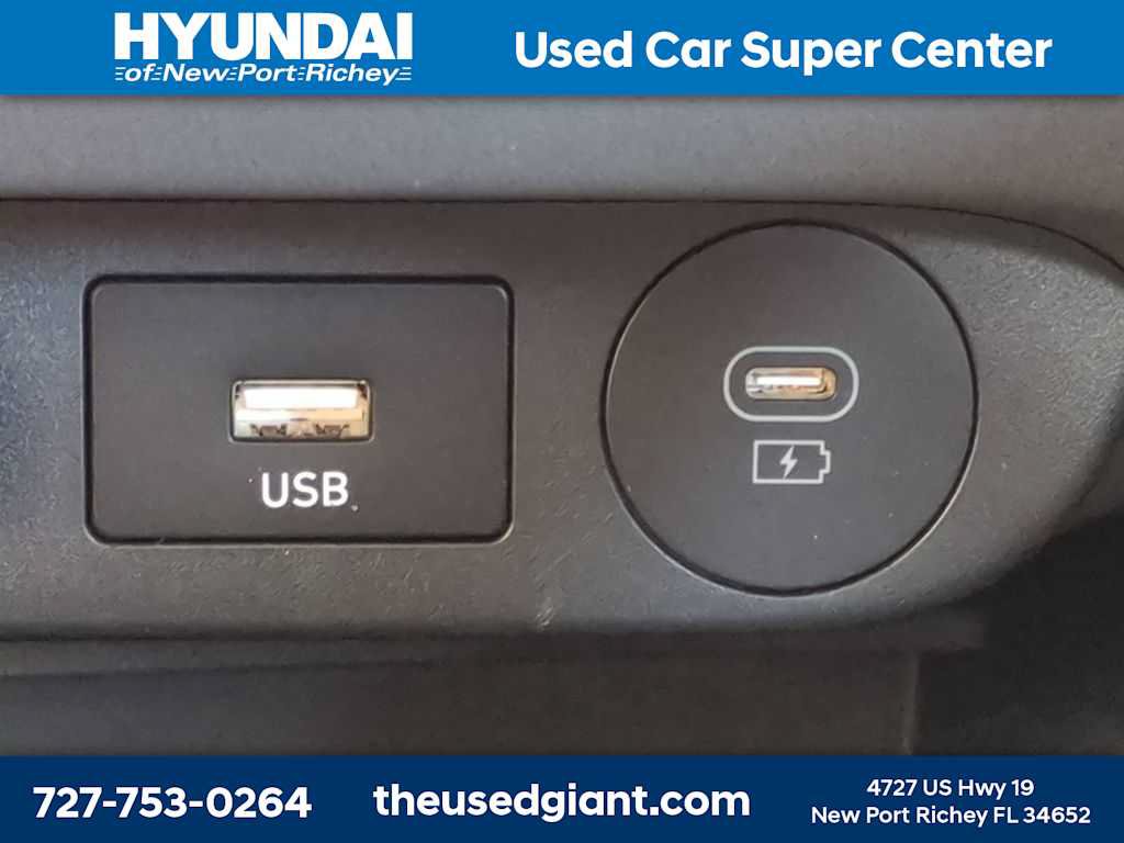 Used 2025 Hyundai Elantra SE FWD image 21