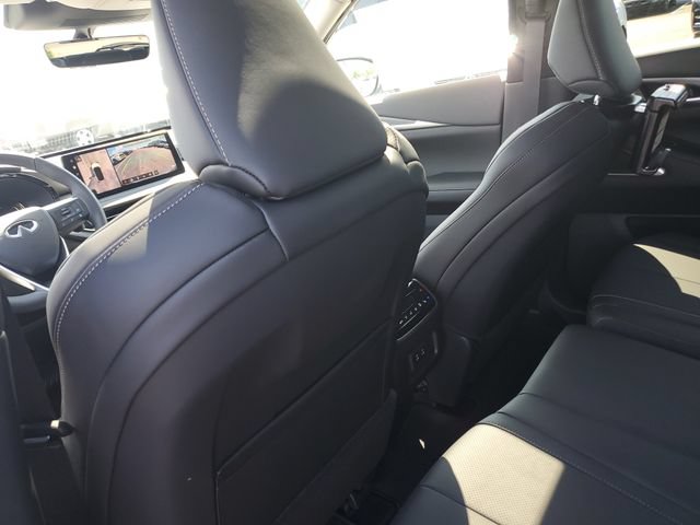New 2027 INFINITI QX60 Luxe w/ Family Package AWD/4WD image 18