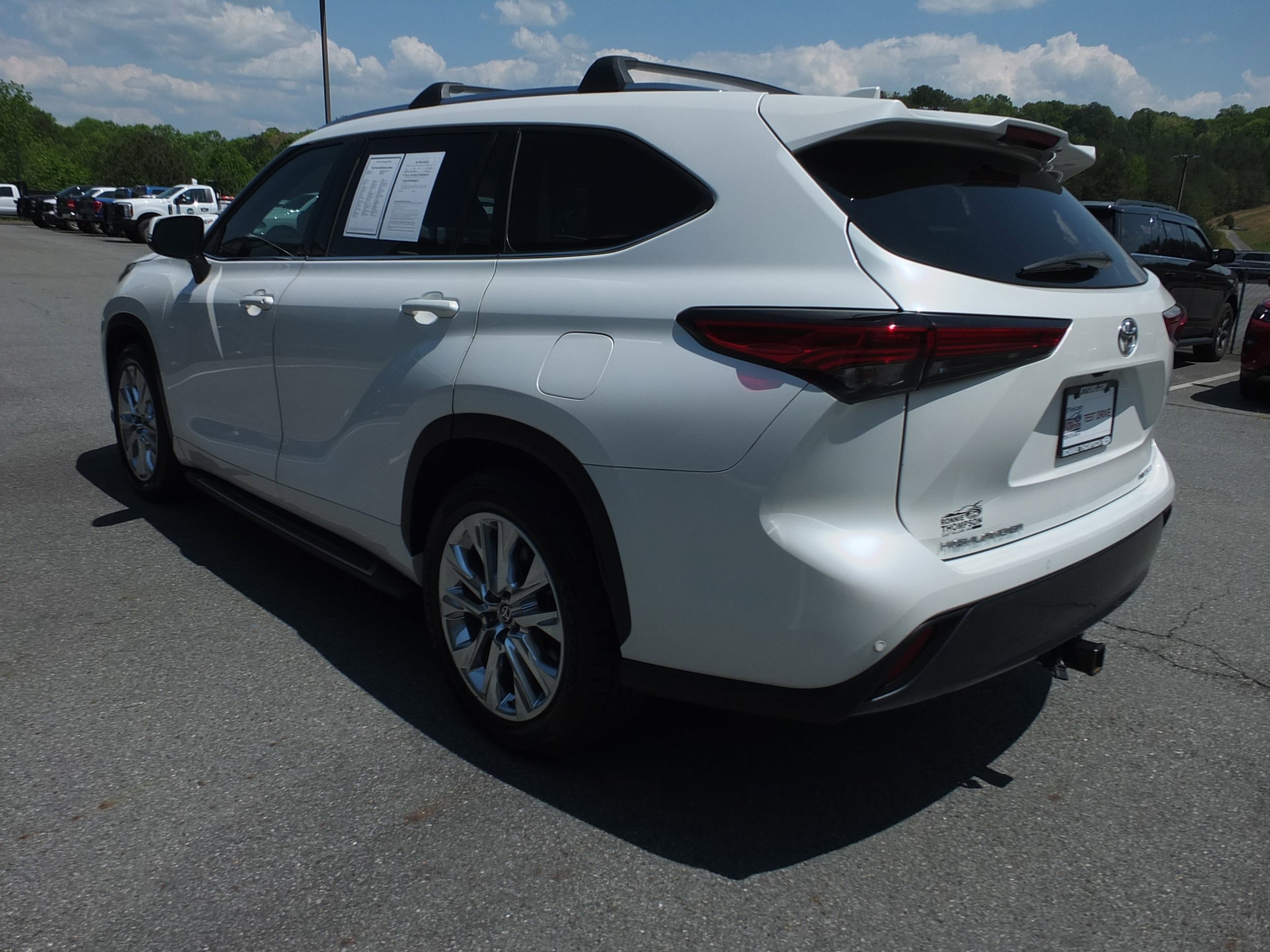 Used 2020 Toyota Highlander Limited FWD image 5