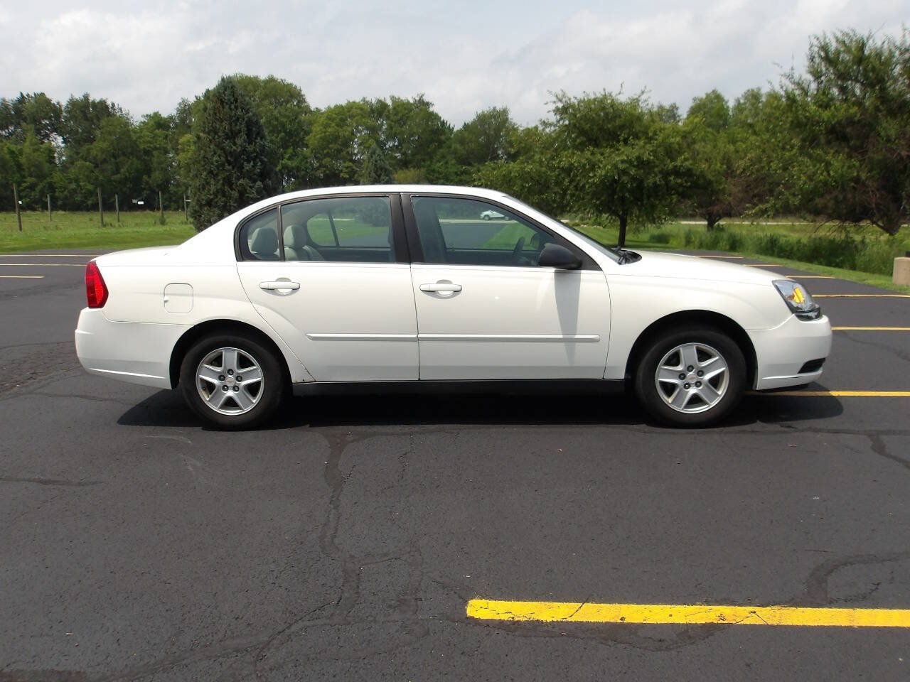 Used 2004 Chevrolet Malibu LS FWD image 2