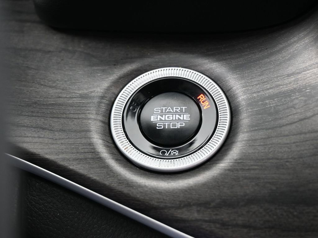 Used 2024 Jeep Grand Cherokee Limited RWD image 30