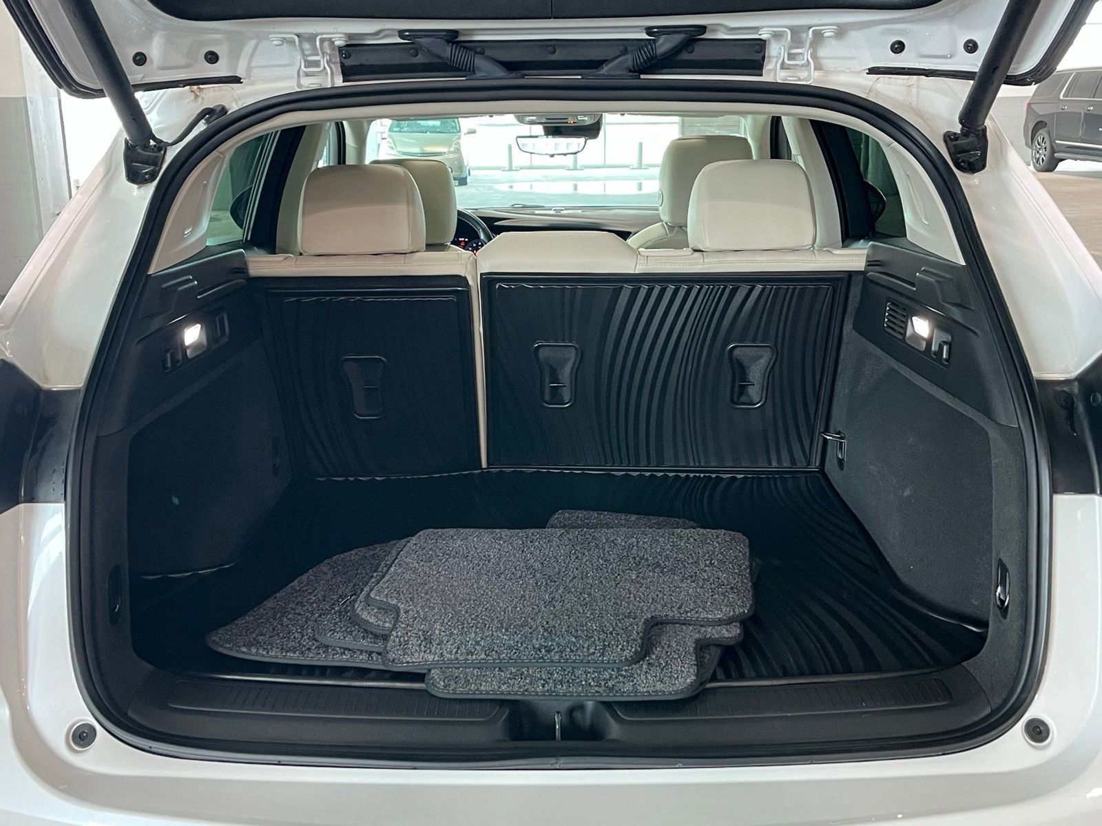 Used 2023 Buick Envision Avenir image 10