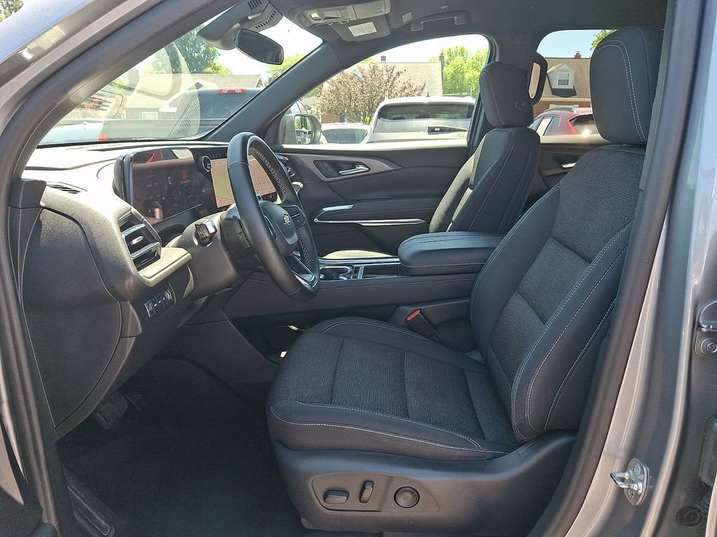 Used 2024 Chevrolet Traverse LT AWD/4WD image 17