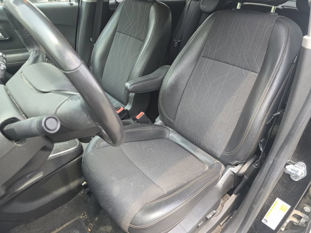 Used 2019 Chevrolet Trax LT w/ LT Convenience Package AWD/4WD image 21