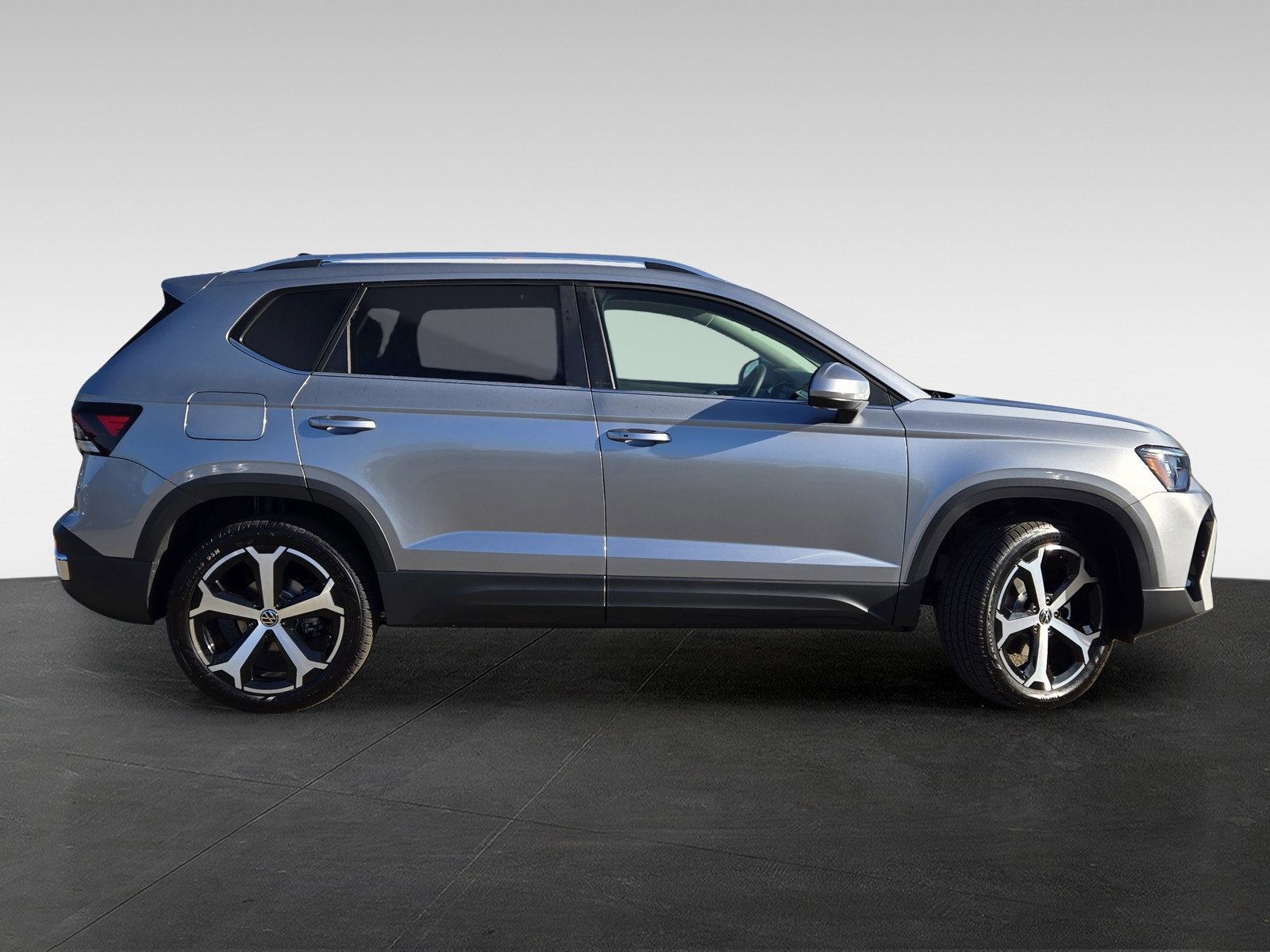 New 2025 Volkswagen Taos SEL image 4