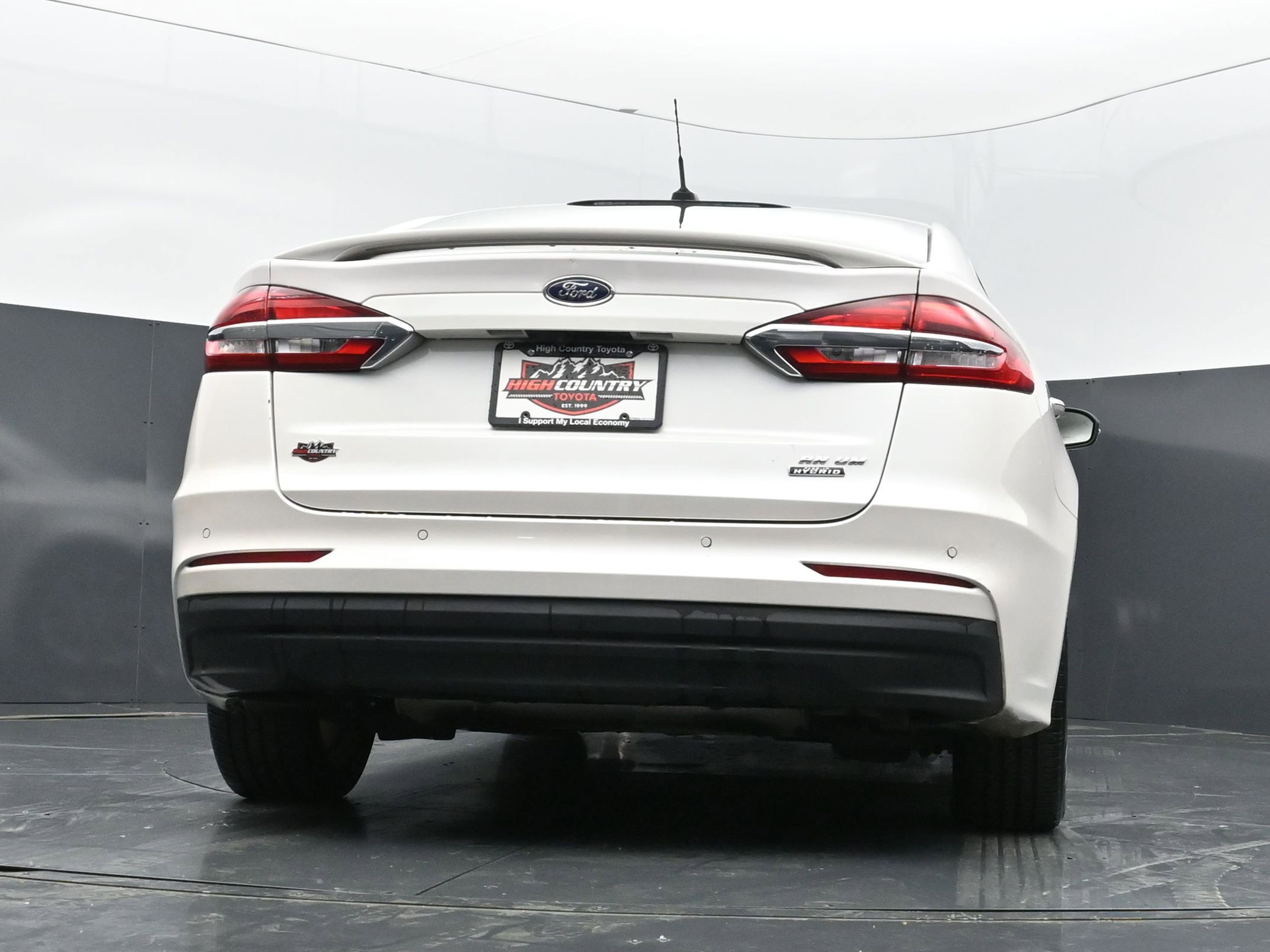 Used 2020 Ford Fusion Energi Titanium FWD image 39