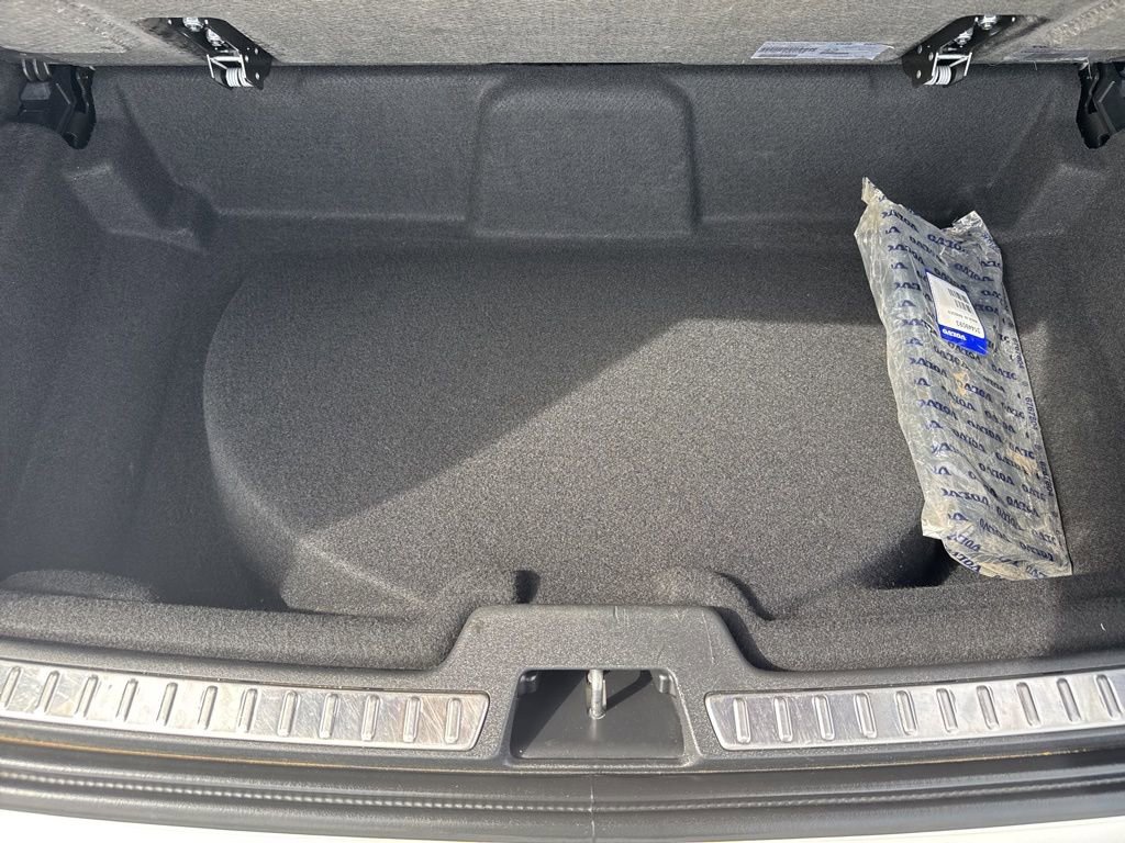 Used 2016 Volvo XC90 T6 Momentum image 32