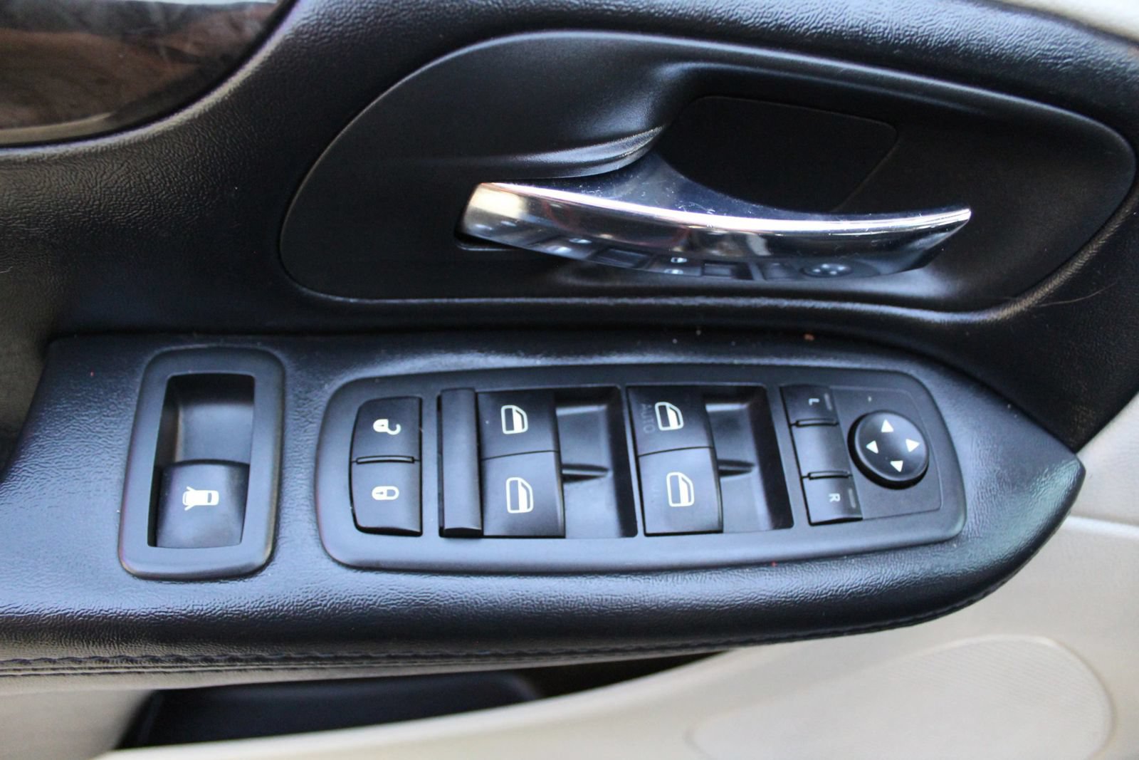 Used 2019 Dodge Grand Caravan SE FWD image 27