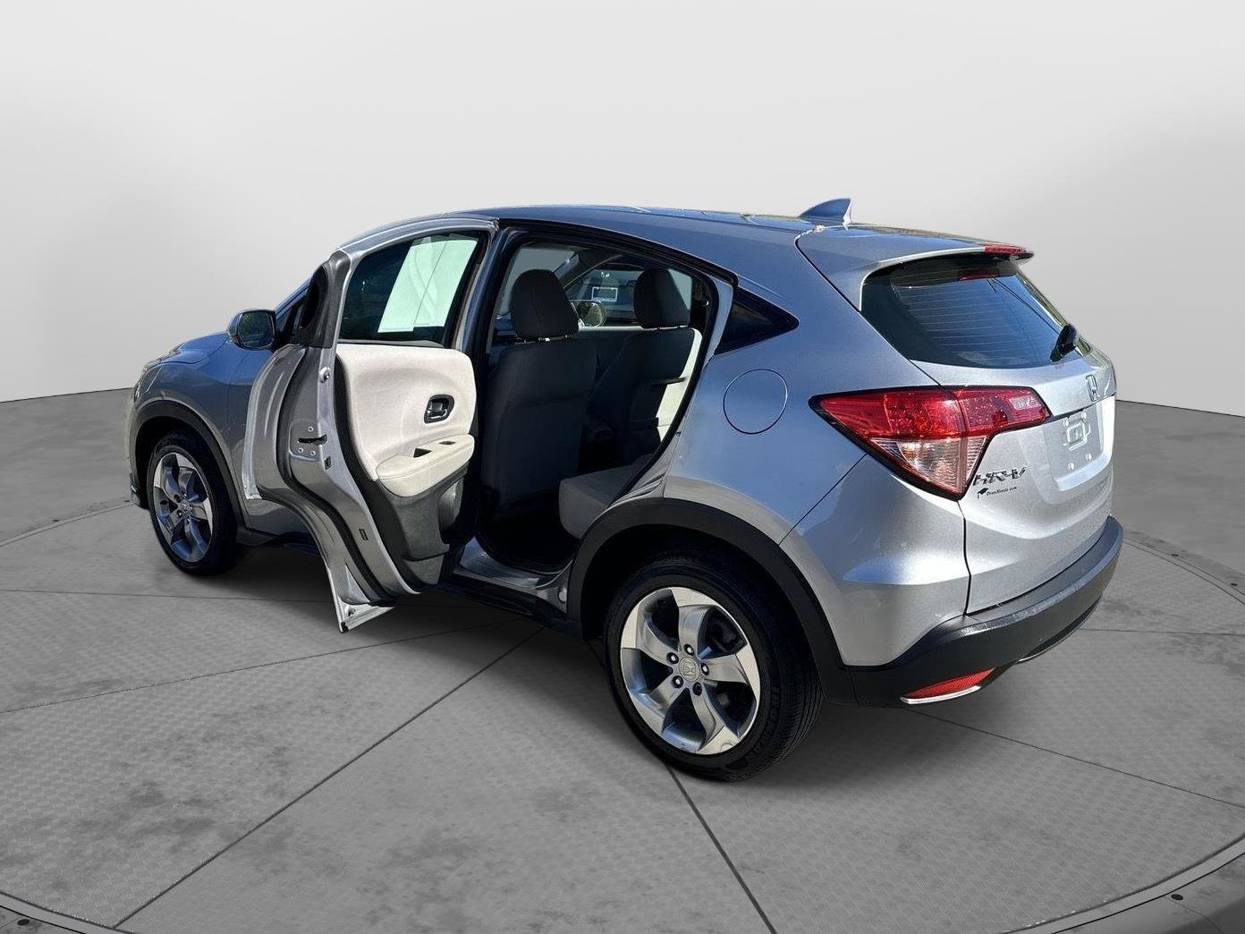 Used 2017 Honda HR-V LX image 29