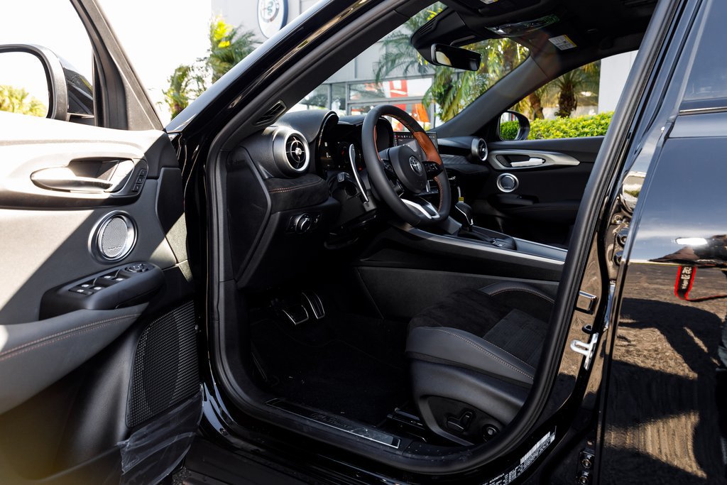 New 2025 Alfa Romeo Tonale AWD/4WD image 30