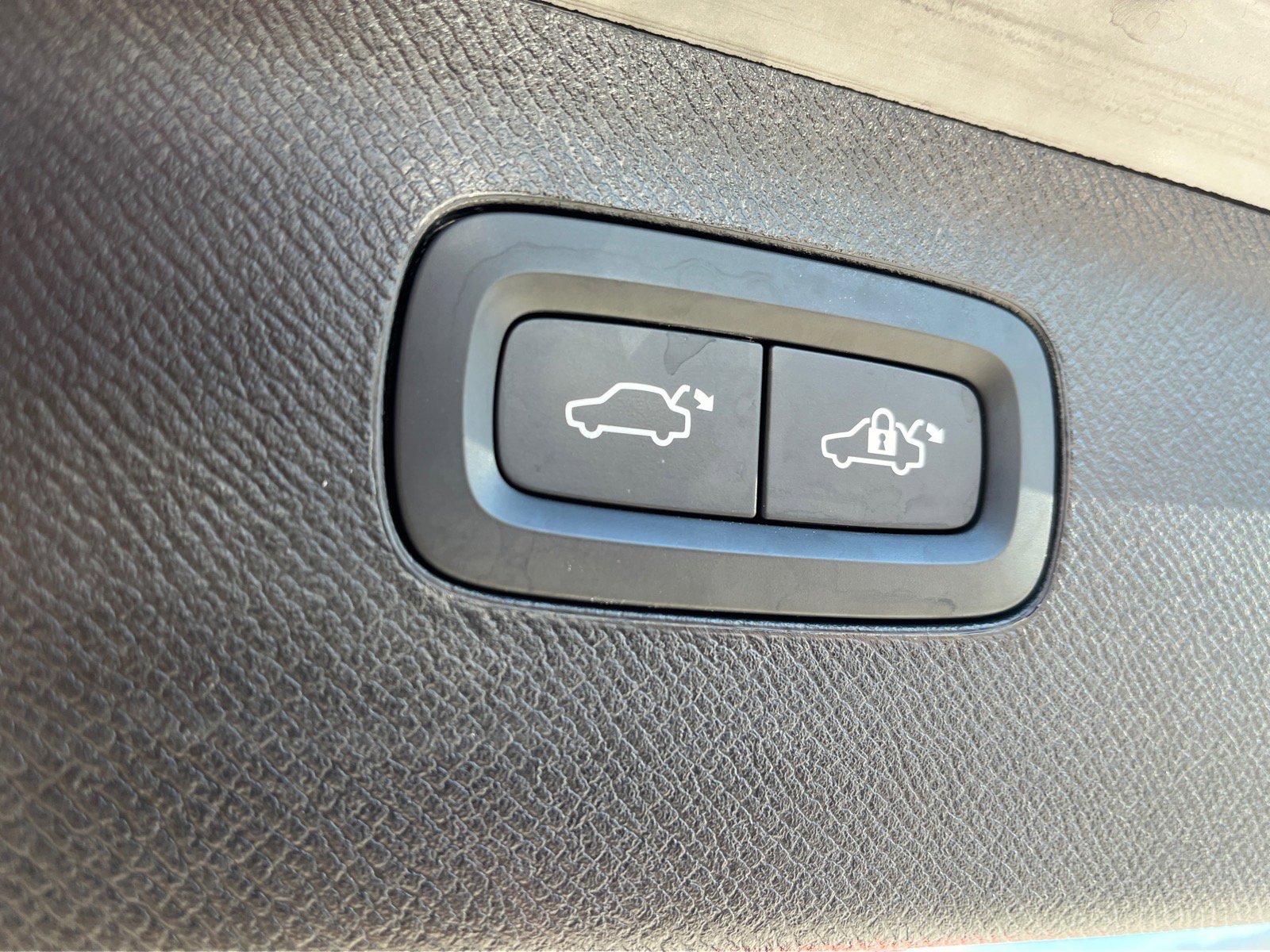 Used 2023 Volvo XC90 B6 Plus image 21