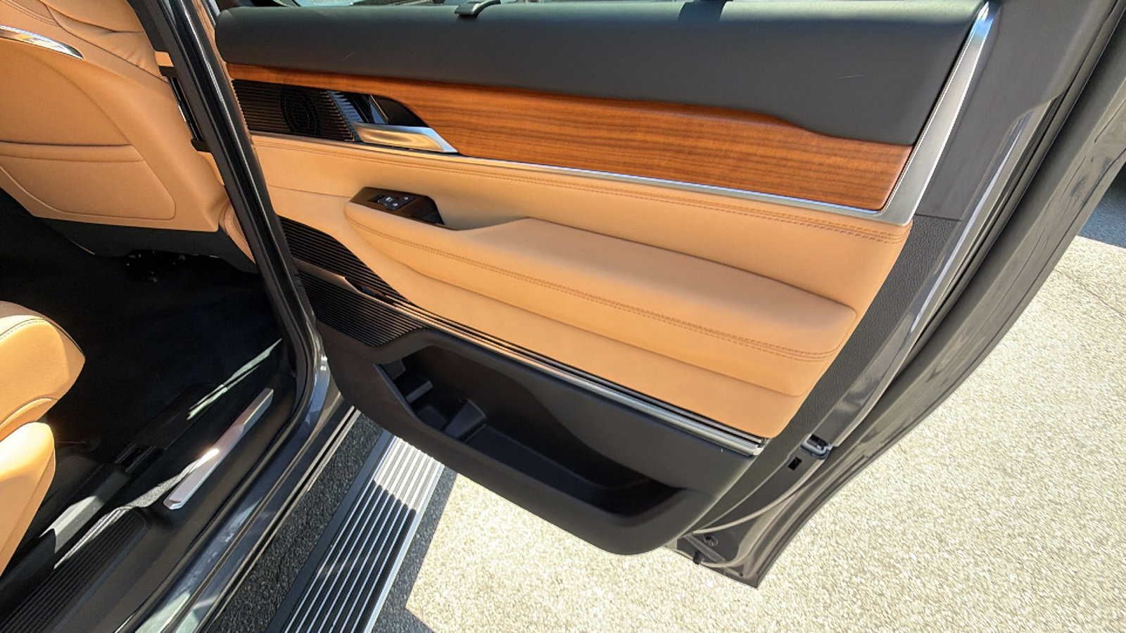 Used 2024 Jeep Grand Wagoneer L Series III w/ Rear Seat Video Group 1 image 21