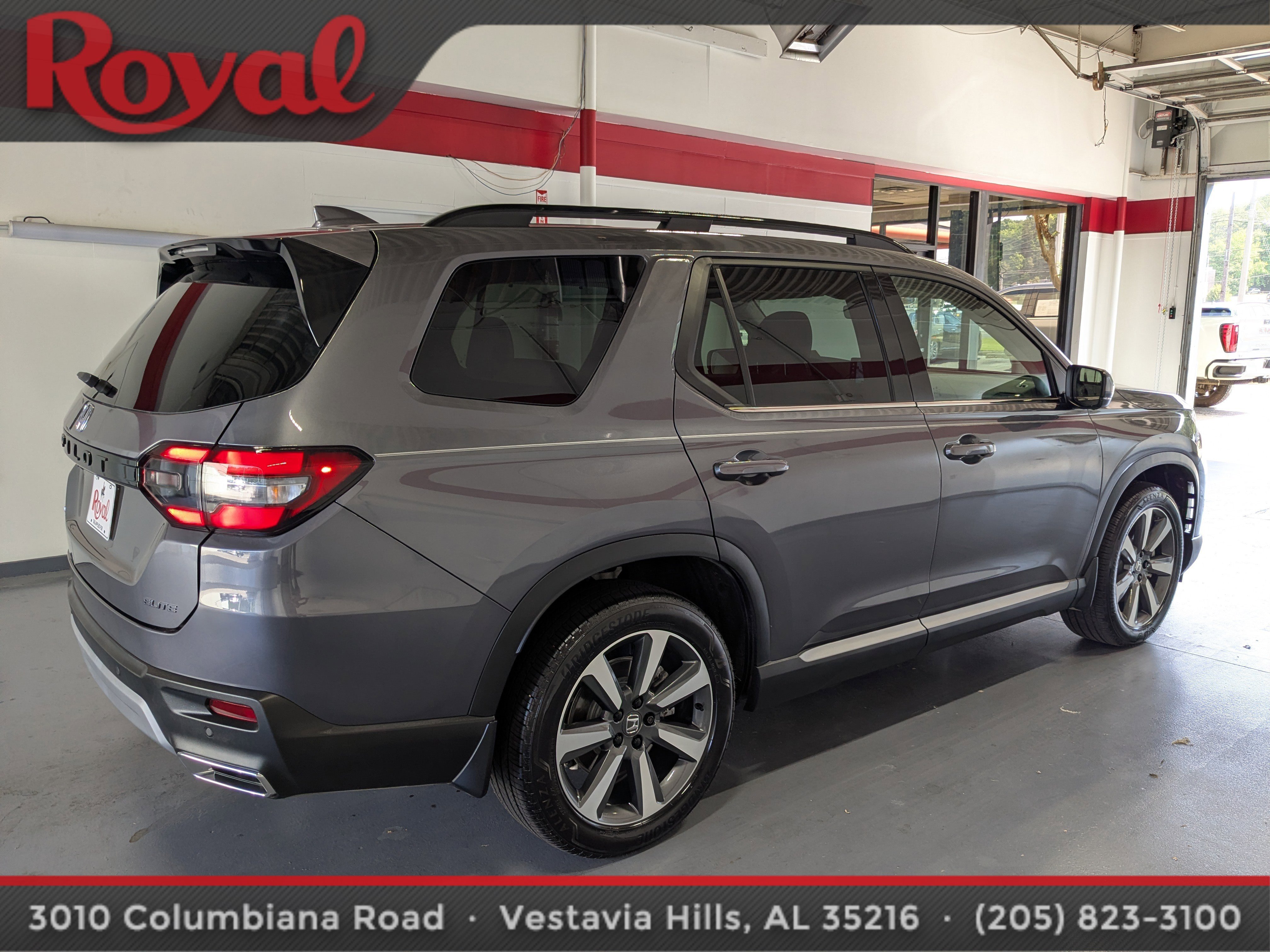 Used 2025 Honda Pilot Elite image 4