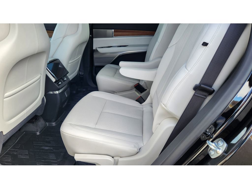 New 2026 Cadillac Vistiq Sport w/ LPO, Floor Liner Package image 6