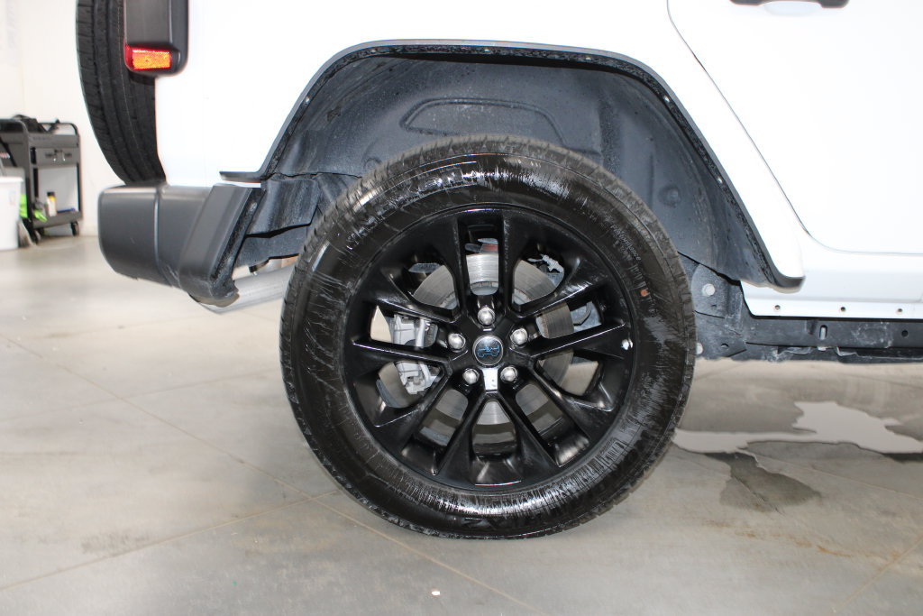 Used 2024 Jeep Wrangler Unlimited Sahara AWD/4WD image 64