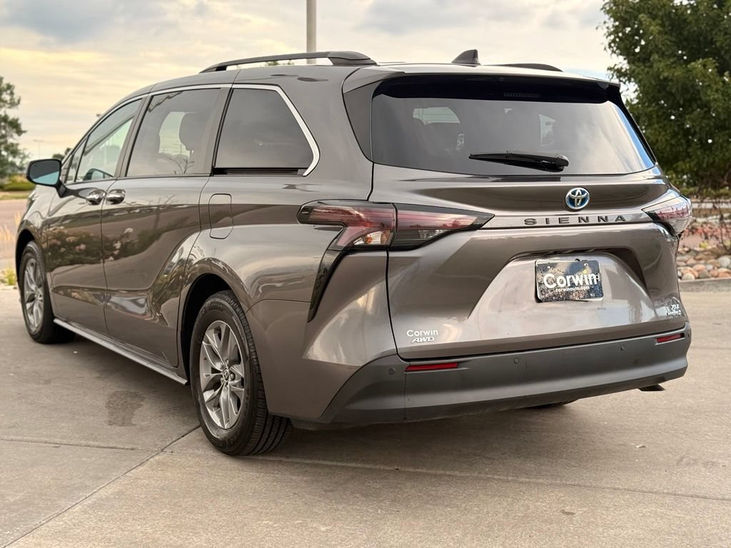 Used 2023 Toyota Sienna XLE w/ XLE Plus Package AWD/4WD image 5