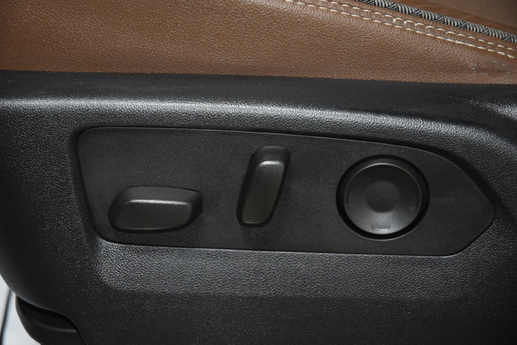 Used 2023 Chevrolet Tahoe High Country AWD/4WD image 39