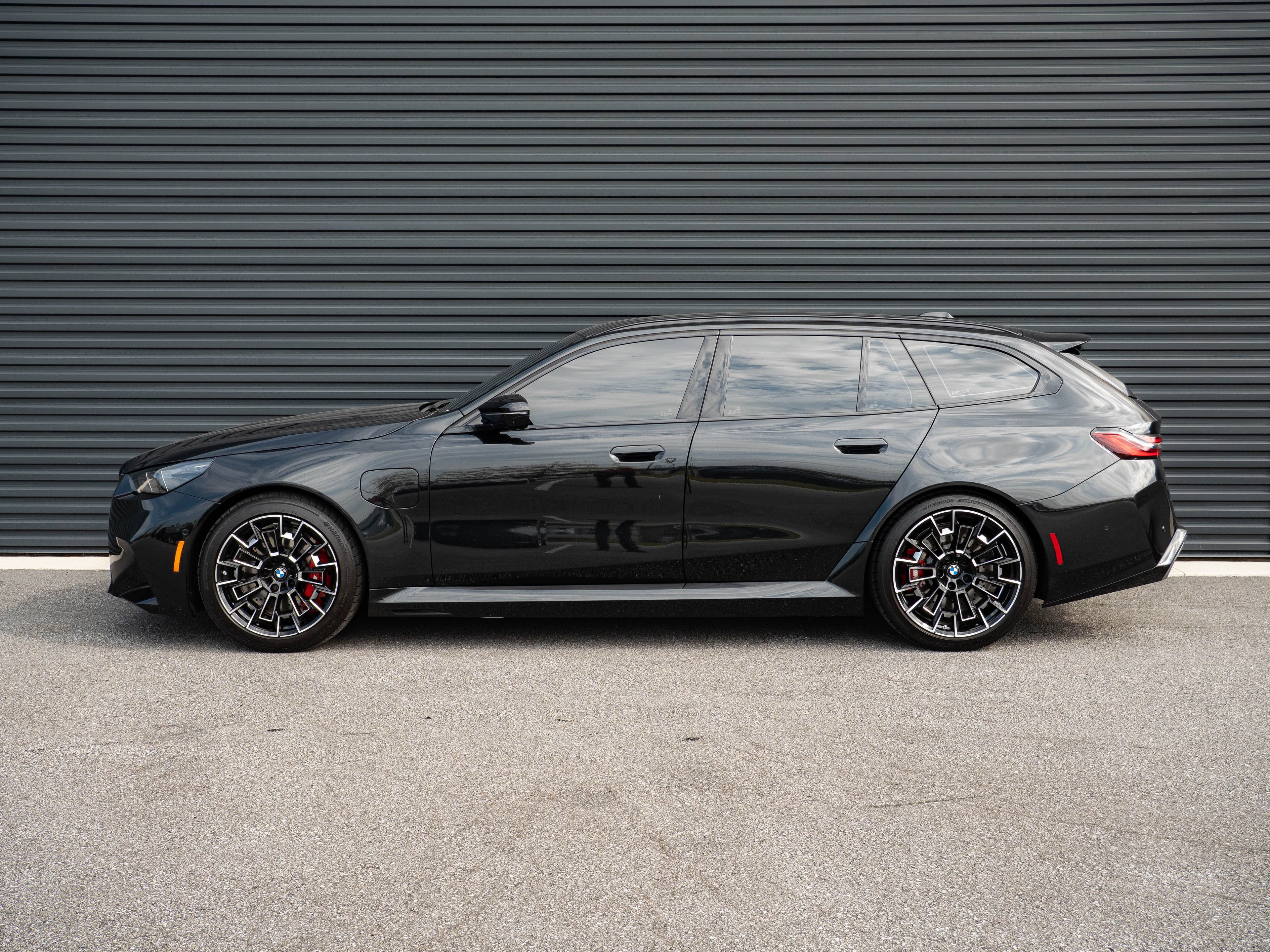 Used 2026 BMW M5 Touring AWD/4WD image 2