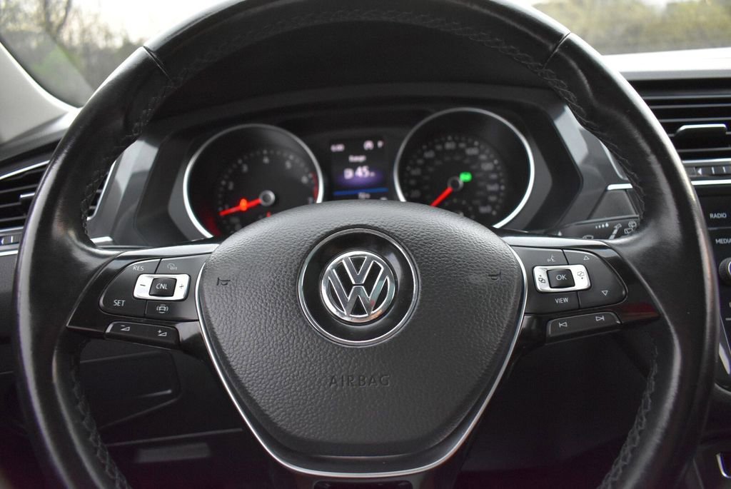 Used 2019 Volkswagen Tiguan SE AWD/4WD image 15