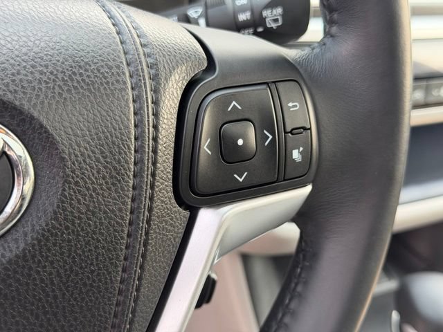 Used 2015 Toyota Highlander XLE AWD/4WD image 23