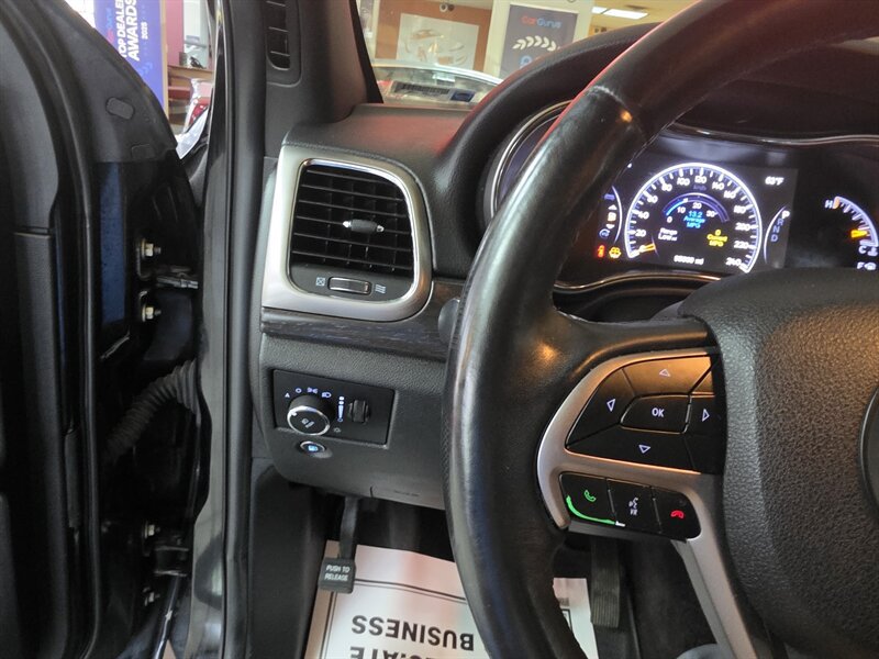 Used 2018 Jeep Grand Cherokee Laredo AWD/4WD image 32