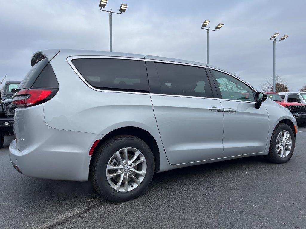 New 2026 Chrysler Pacifica Select image 42