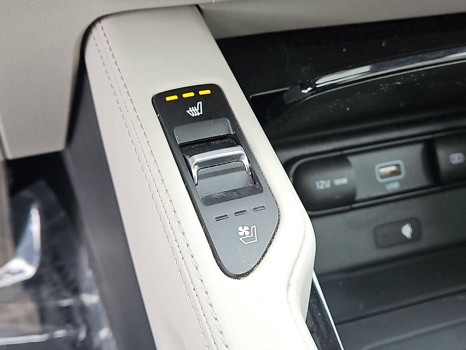 Used 2022 Kia Telluride EX w/ EX Premium Package image 19