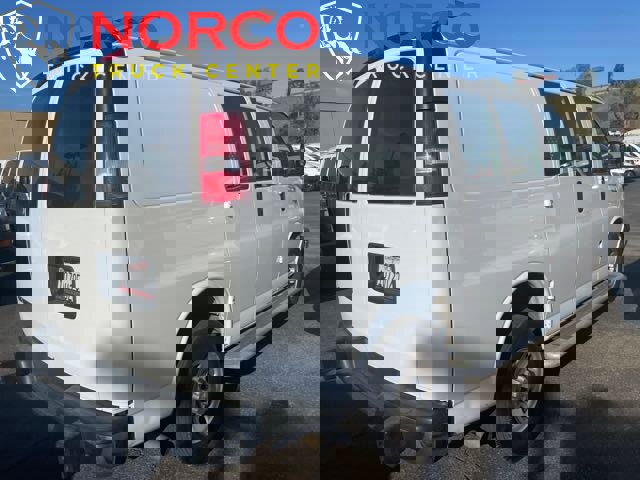 Used 2018 Chevrolet Express 2500 w/ Driver Convenience Package image 5