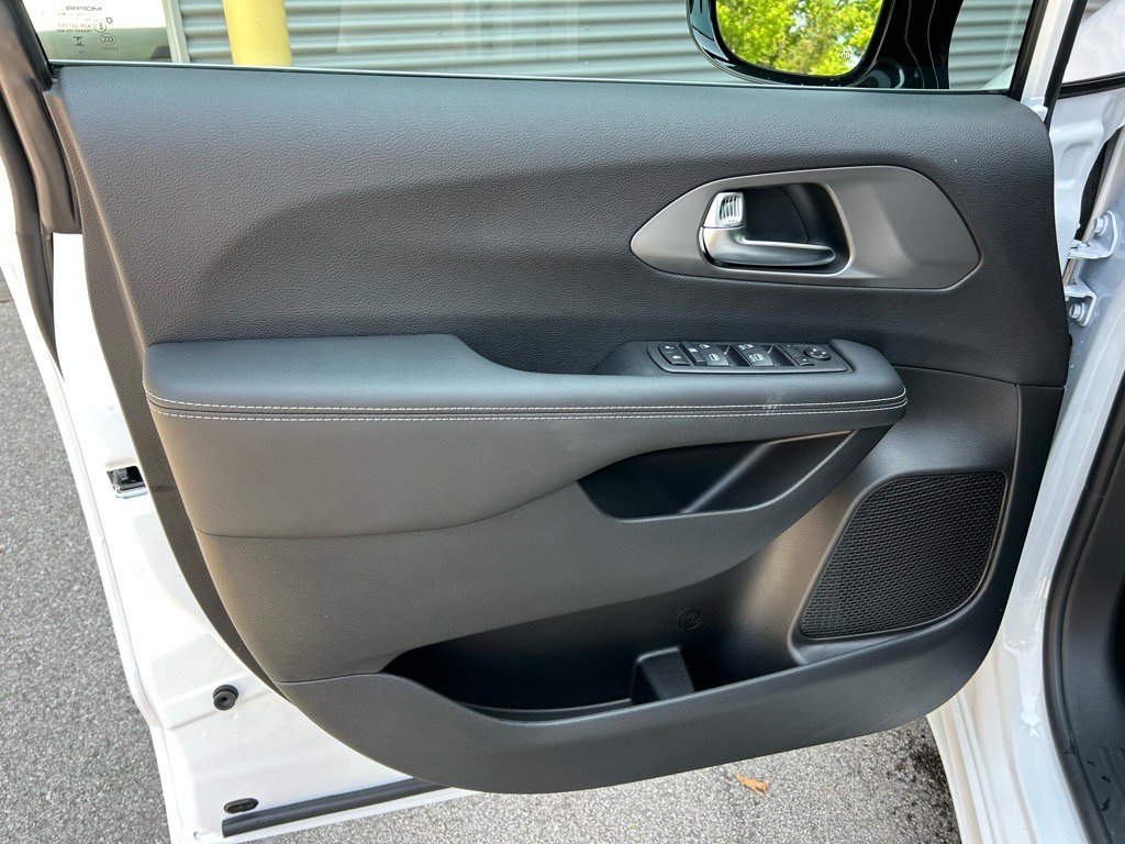 New 2025 Chrysler Voyager LX image 14