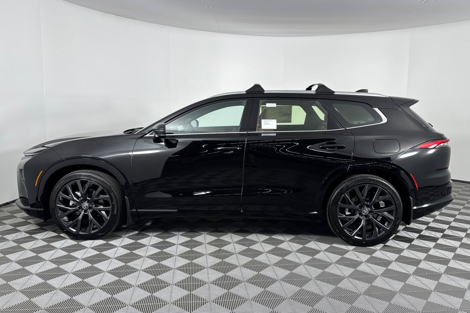 New 2025 Toyota Crown Signia image 7