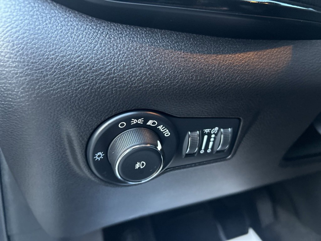 Used 2025 Jeep Compass Latitude w/ Altitude Special Edition image 12