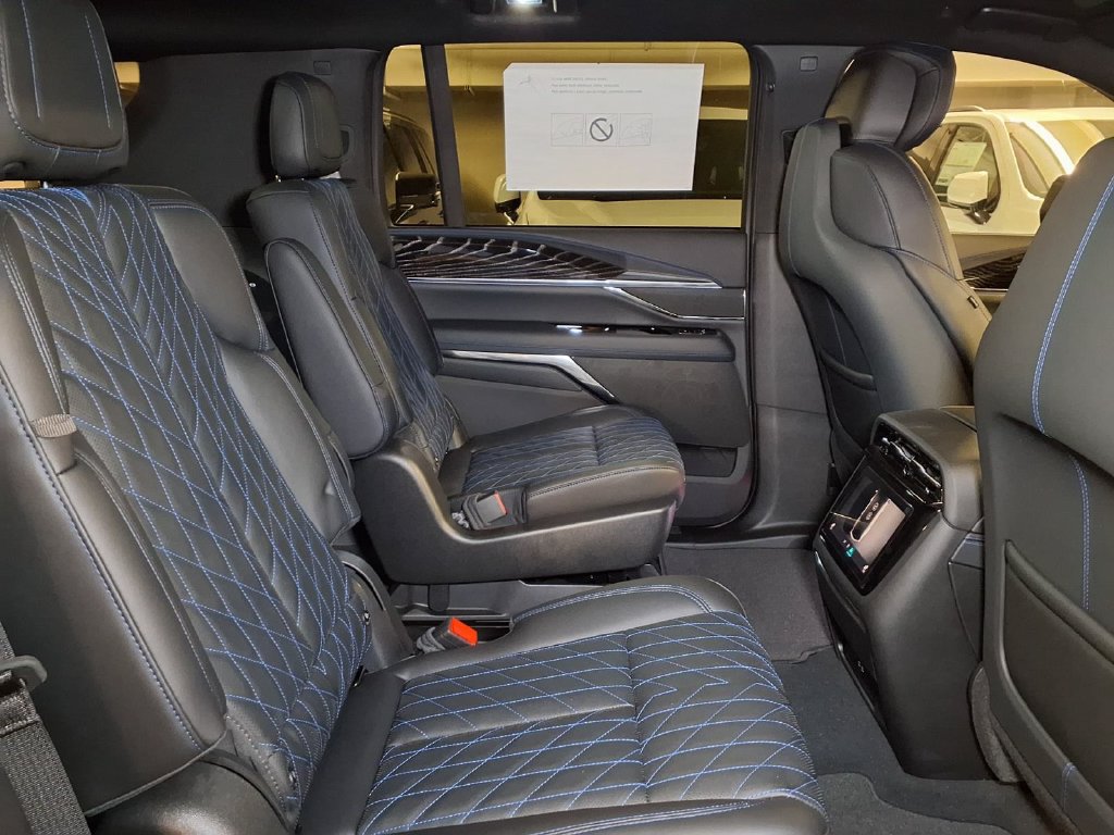 New 2026 Cadillac Escalade IQL Luxury AWD/4WD image 6