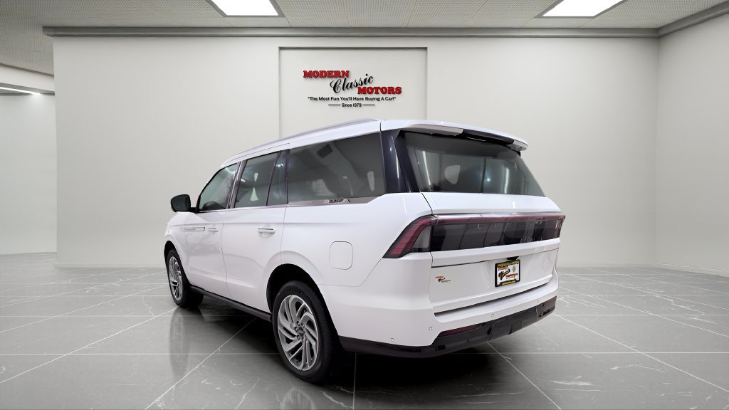 Used 2025 Lincoln Navigator Reserve AWD/4WD image 5