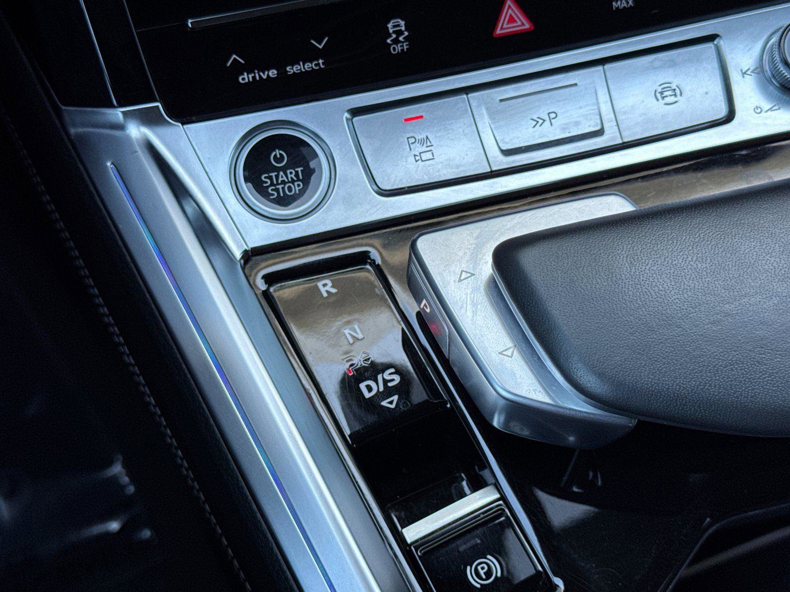 Used 2024 Audi Q8 e-tron Prestige w/ Prestige Package image 21