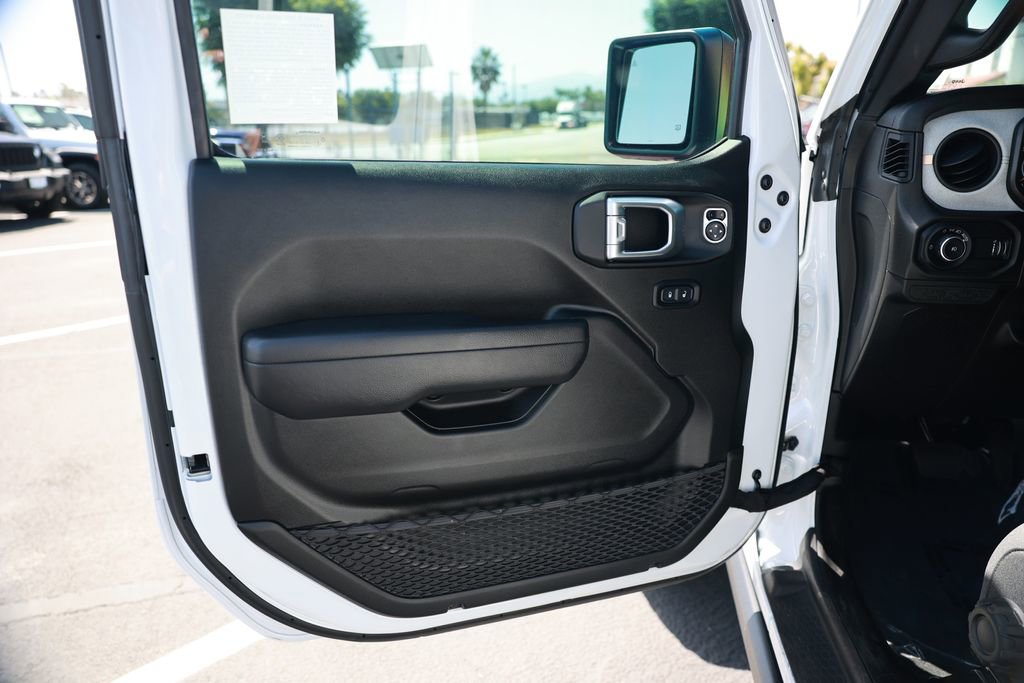 Used 2024 Jeep Wrangler Willys AWD/4WD image 17