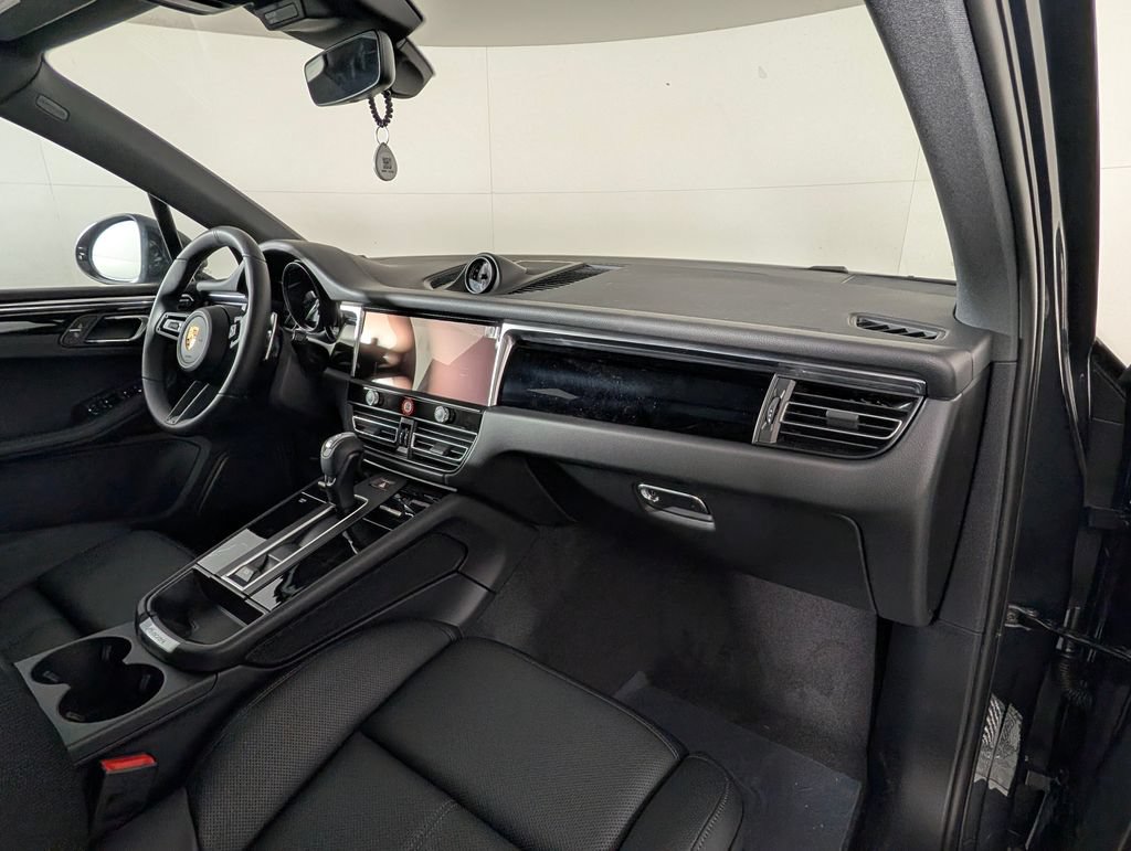 Certified 2026 Porsche Macan AWD/4WD image 20