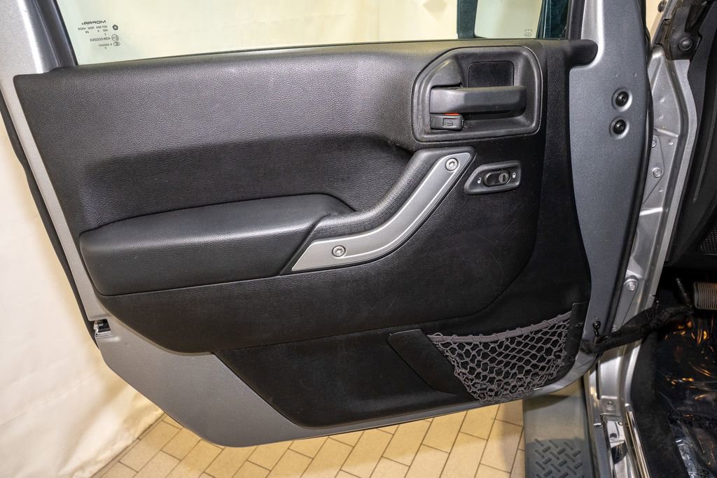 Used 2013 Jeep Wrangler Sahara image 11