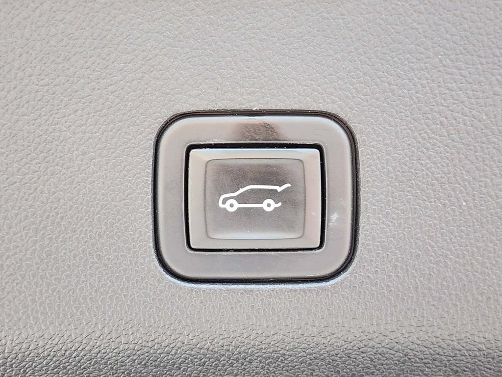 Used 2021 Chevrolet Tahoe High Country w/ Premium Package RWD image 17