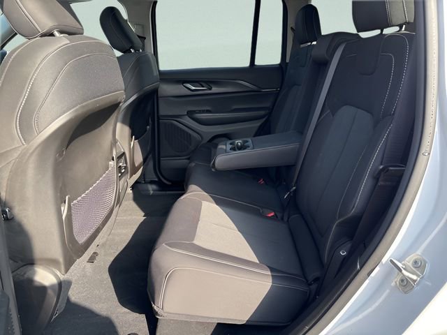 Used 2023 Jeep Grand Cherokee Laredo w/ Luxury Tech Group I AWD/4WD image 20