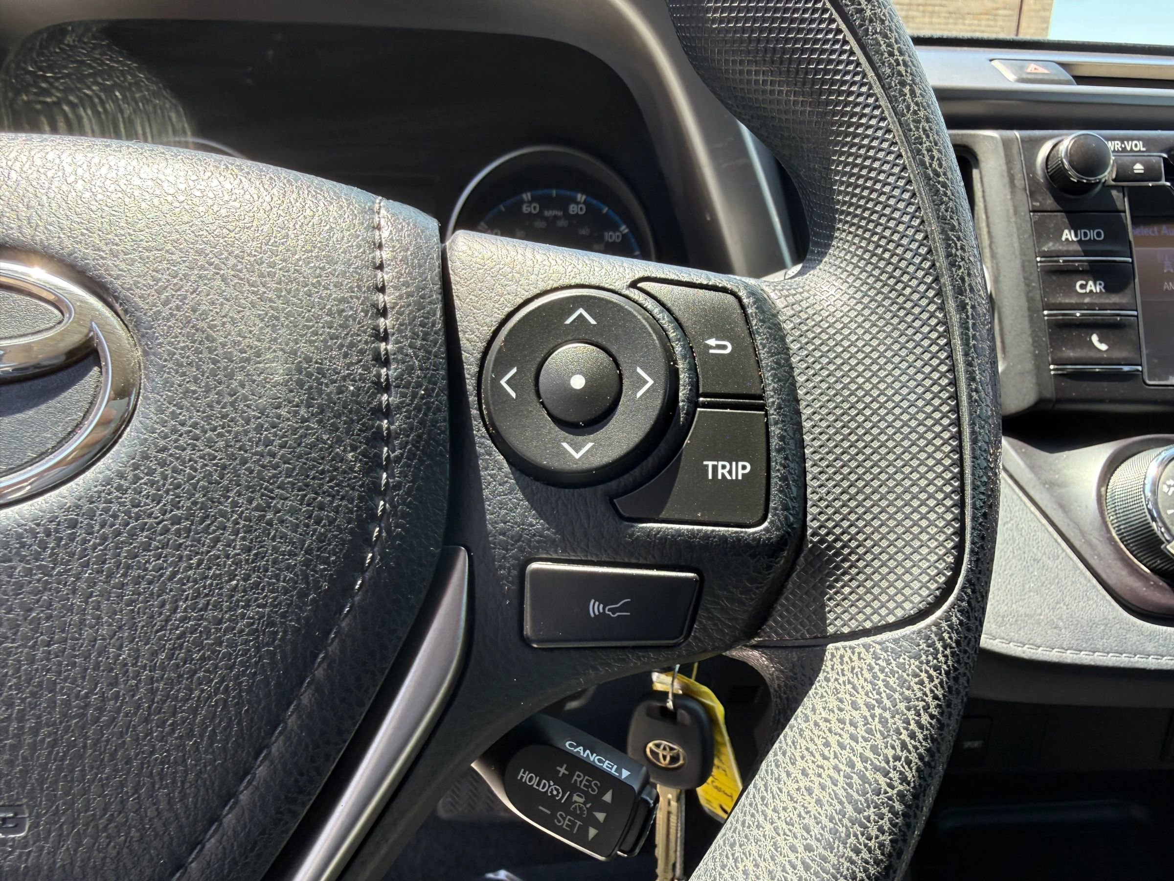 Used 2018 Toyota RAV4 LE FWD image 21