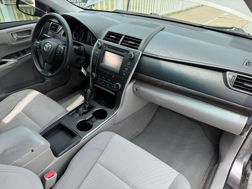 Used 2017 Toyota Camry LE FWD image 15