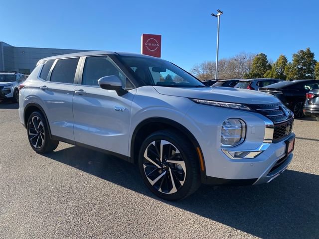 Used 2024 Mitsubishi Outlander 4WD Plug-In Hybrid image 7